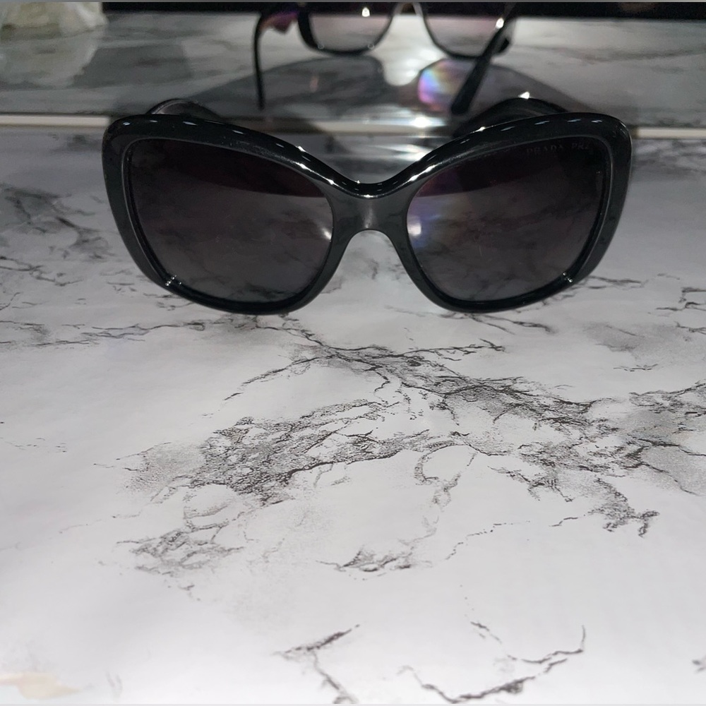 ❌❌SOLD❌❌Prada Black Oversized Sunglasses SPR32P 57017 - Picture 3 of 15